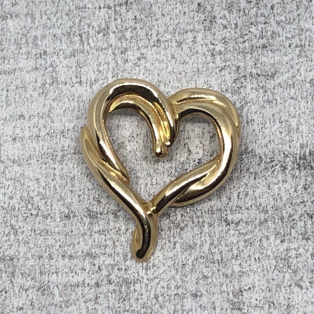 Vintage solid 14k gold makers mark 2.7g pendant only for necklace.